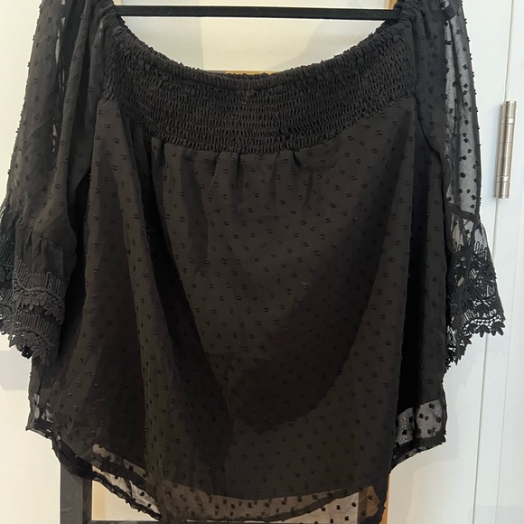 Beautiful Off the Shoulder black Top - Picture 3 of 3